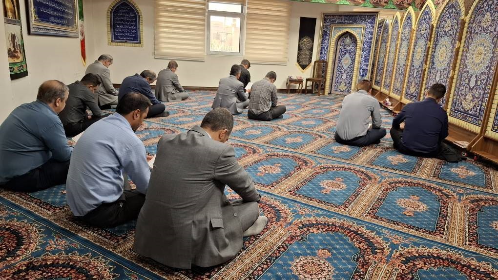 برگزاری مراسم معنوی زیارت عاشورا در پژوهشكده بیمه